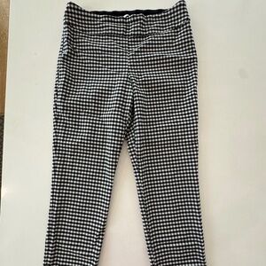 S.C. & CO Pull On Capri Pants